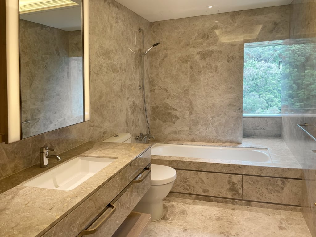 https://img.propertyraptor.com/cdn-cgi/imagedelivery/KD5bF_AFL0JDTbKLWF7z9g/ap8/ap8_001/hornet/prp/img/5c046ce60184ecf708eabdfa256cc84f.jpg/public