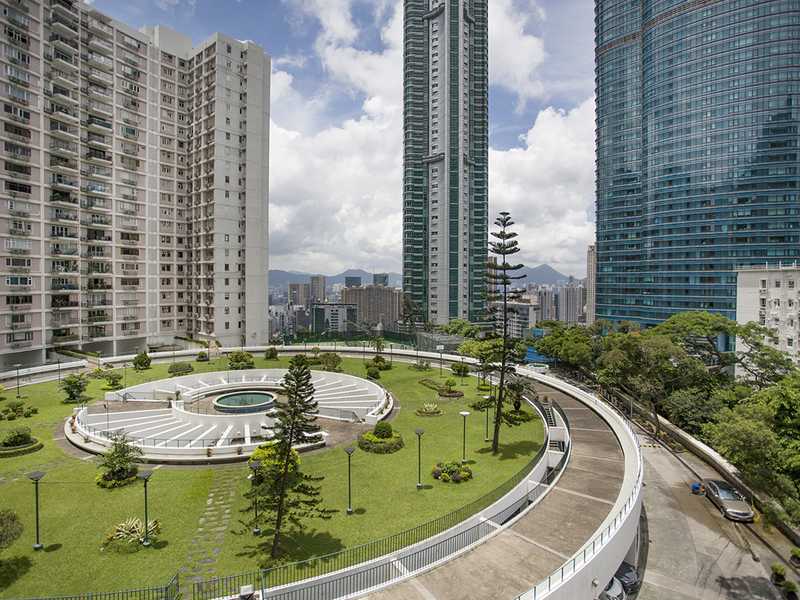 https://img.propertyraptor.com/cdn-cgi/imagedelivery/KD5bF_AFL0JDTbKLWF7z9g/ap8/ap8_001/hornet/prp/img/5c2aeb6d9bc27906cd8da46c49d670c9.jpg/public