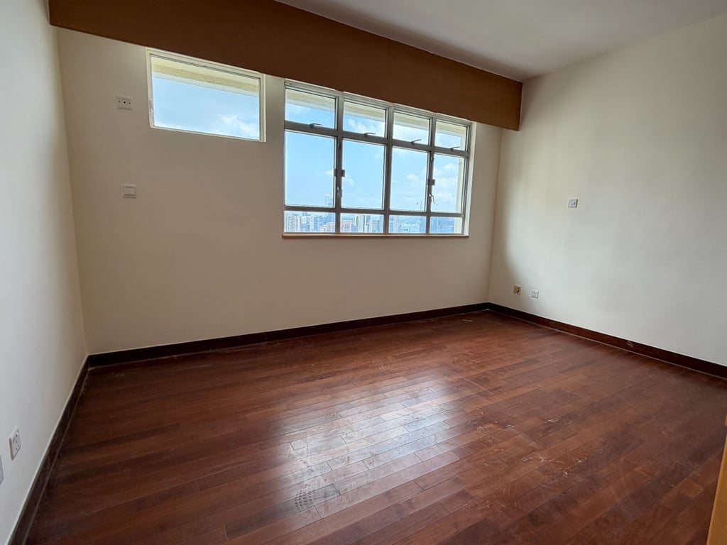 https://img.propertyraptor.com/cdn-cgi/imagedelivery/KD5bF_AFL0JDTbKLWF7z9g/ap8/ap8_001/hornet/prp/img/5c3c5bd933df3b09d41229af4a157c5f-wtm.jpg/public