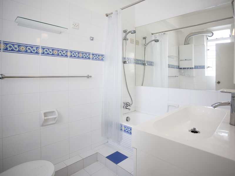 https://img.propertyraptor.com/cdn-cgi/imagedelivery/KD5bF_AFL0JDTbKLWF7z9g/ap8/ap8_001/hornet/prp/img/5c622ad33a728f92bd4497d45bea5695.jpg/public