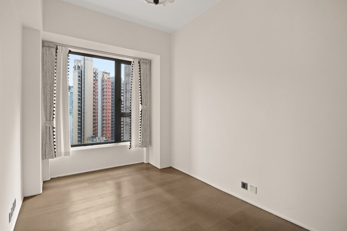 https://img.propertyraptor.com/cdn-cgi/imagedelivery/KD5bF_AFL0JDTbKLWF7z9g/ap8/ap8_001/hornet/prp/img/5c6cc944ea33db464cef6ae813b8b8b9-wtm.jpg/public