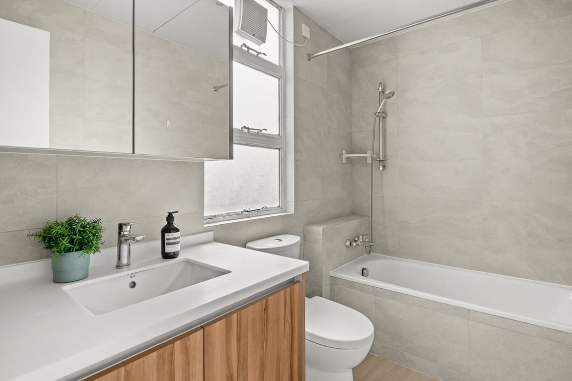 https://img.propertyraptor.com/cdn-cgi/imagedelivery/KD5bF_AFL0JDTbKLWF7z9g/ap8/ap8_001/hornet/prp/img/5c6ea5ca04e1955169979d3b10aa95e0-wtm.jpg/public
