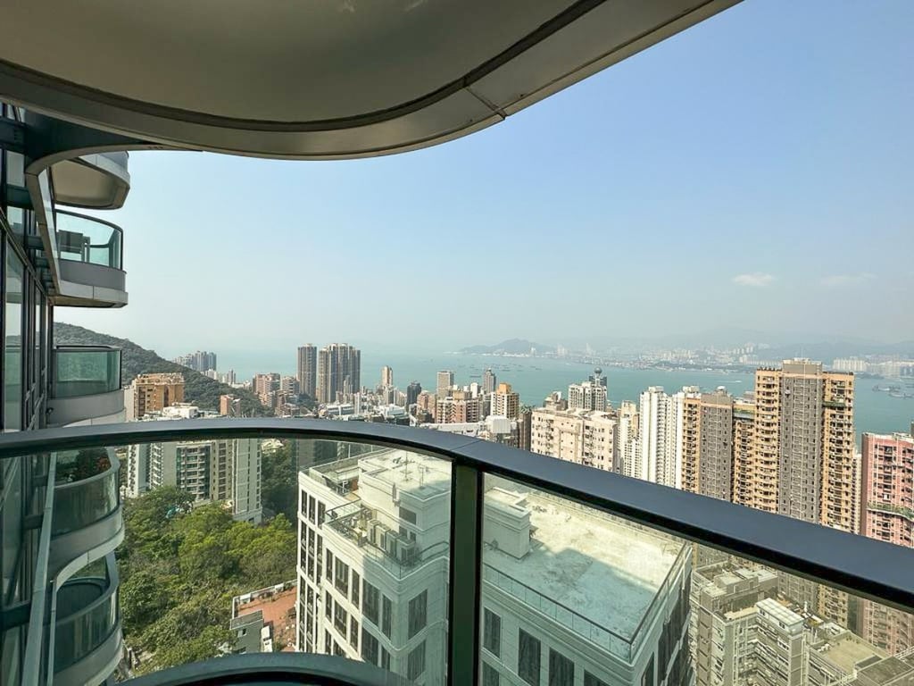 https://img.propertyraptor.com/cdn-cgi/imagedelivery/KD5bF_AFL0JDTbKLWF7z9g/ap8/ap8_001/hornet/prp/img/5c89dc556c610a35eb9d7760ce01e867.jpg/public