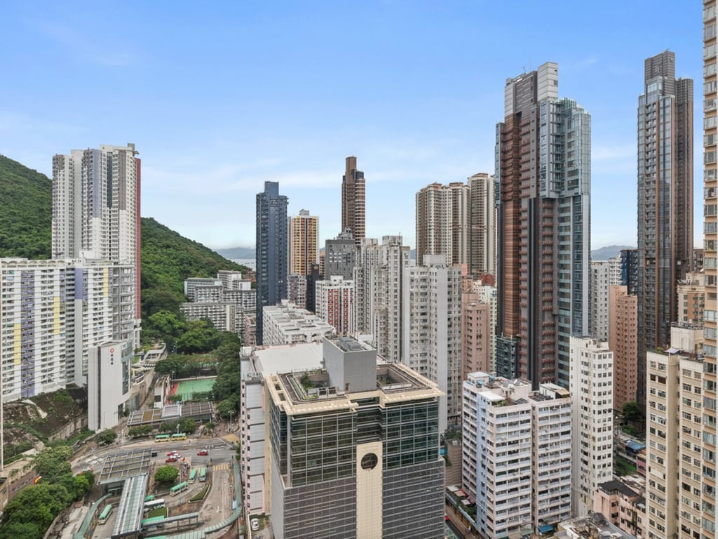 https://img.propertyraptor.com/cdn-cgi/imagedelivery/KD5bF_AFL0JDTbKLWF7z9g/ap8/ap8_001/hornet/prp/img/5ca32c9f624c1e0db489daa84b711b17.jpg/public