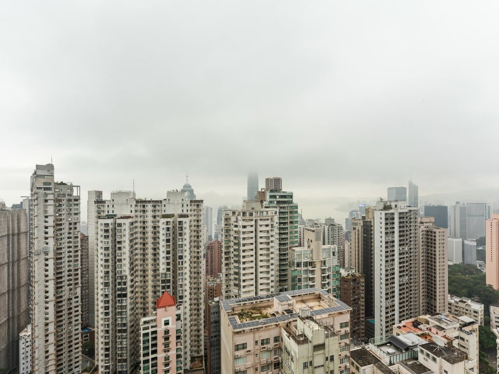 https://img.propertyraptor.com/cdn-cgi/imagedelivery/KD5bF_AFL0JDTbKLWF7z9g/ap8/ap8_001/hornet/prp/img/5caf46a74bfc6c90a938247b19c21f60.jpg/public