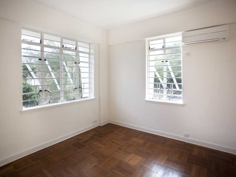 https://img.propertyraptor.com/cdn-cgi/imagedelivery/KD5bF_AFL0JDTbKLWF7z9g/ap8/ap8_001/hornet/prp/img/5cc1933cd3d46c739622e06902f067d4.jpg/public