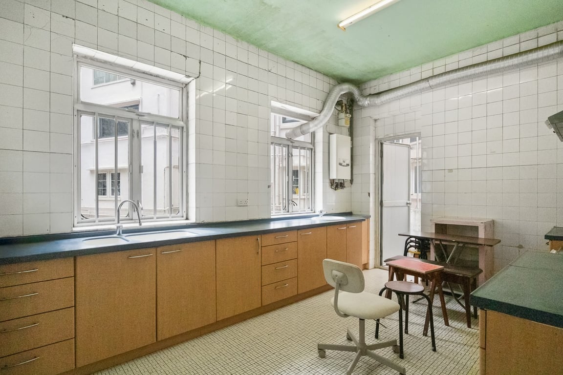 https://img.propertyraptor.com/cdn-cgi/imagedelivery/KD5bF_AFL0JDTbKLWF7z9g/ap8/ap8_001/hornet/prp/img/5cd7b2bbe522613efd4a7f580ee3c5be-wtm.jpg/public