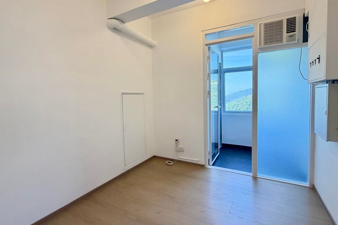 https://img.propertyraptor.com/cdn-cgi/imagedelivery/KD5bF_AFL0JDTbKLWF7z9g/ap8/ap8_001/hornet/prp/img/5cef593ed44a7de65495a7902de3f75a-wtm.jpg/public
