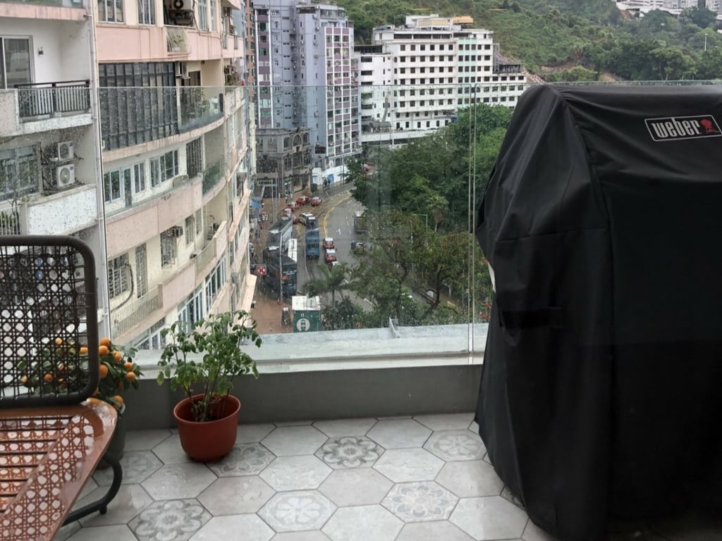https://img.propertyraptor.com/cdn-cgi/imagedelivery/KD5bF_AFL0JDTbKLWF7z9g/ap8/ap8_001/hornet/prp/img/5cf206d966b0d1cd292e4b69f3cd4d61.jpg/public