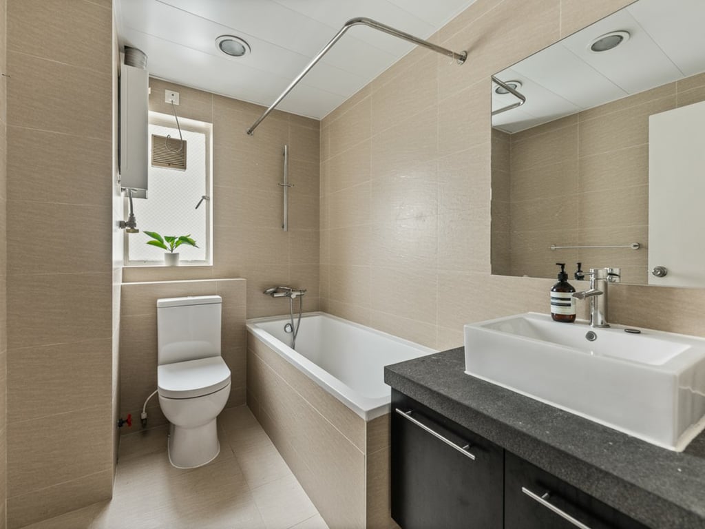 https://img.propertyraptor.com/cdn-cgi/imagedelivery/KD5bF_AFL0JDTbKLWF7z9g/ap8/ap8_001/hornet/prp/img/5d1b208119bd71c76bbce89dfde768f7.jpg/public