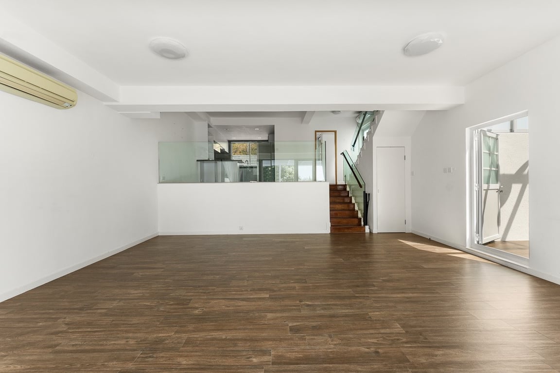 https://img.propertyraptor.com/cdn-cgi/imagedelivery/KD5bF_AFL0JDTbKLWF7z9g/ap8/ap8_001/hornet/prp/img/5d4244b34efe794f9c53ab71bbe646a8-wtm.jpg/public