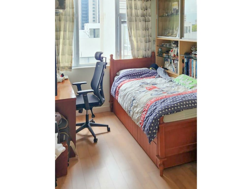 https://img.propertyraptor.com/cdn-cgi/imagedelivery/KD5bF_AFL0JDTbKLWF7z9g/ap8/ap8_001/hornet/prp/img/5d6e505ca5a1dc4d2953013278821204.jpg/public