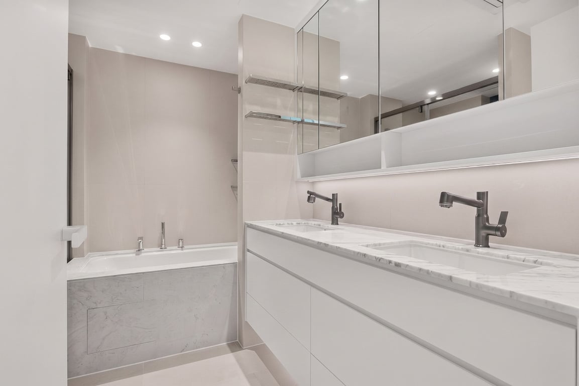 https://img.propertyraptor.com/cdn-cgi/imagedelivery/KD5bF_AFL0JDTbKLWF7z9g/ap8/ap8_001/hornet/prp/img/5d6ef76ce712106fb6dc3c0be91ed151-wtm.jpg/public