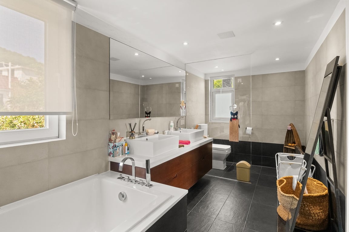 https://img.propertyraptor.com/cdn-cgi/imagedelivery/KD5bF_AFL0JDTbKLWF7z9g/ap8/ap8_001/hornet/prp/img/5d785be4d91c5573af6d08c2568111b9-wtm.jpg/public