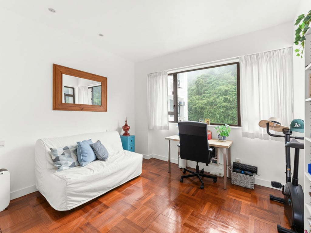 https://img.propertyraptor.com/cdn-cgi/imagedelivery/KD5bF_AFL0JDTbKLWF7z9g/ap8/ap8_001/hornet/prp/img/5da8c806194a41596836fe88cc1446ec.jpg/public