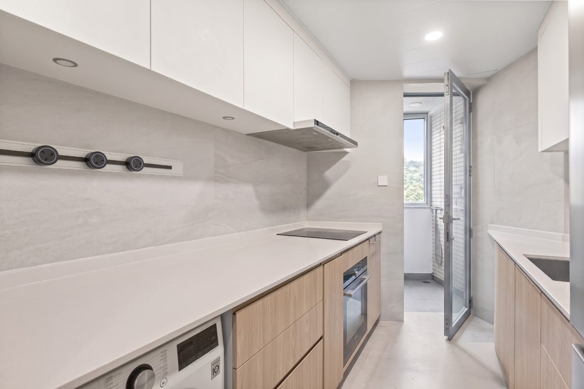 https://img.propertyraptor.com/cdn-cgi/imagedelivery/KD5bF_AFL0JDTbKLWF7z9g/ap8/ap8_001/hornet/prp/img/5dc84a3b6f4b6125f8f2475886c9a1b8-wtm.jpg/public