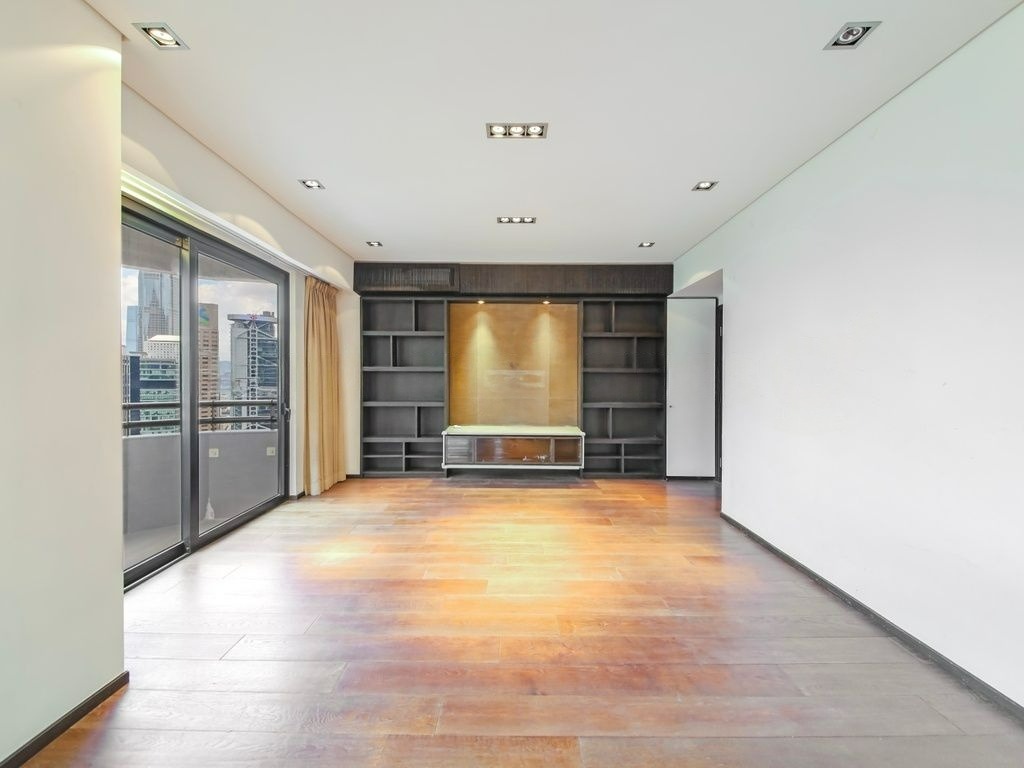 https://img.propertyraptor.com/cdn-cgi/imagedelivery/KD5bF_AFL0JDTbKLWF7z9g/ap8/ap8_001/hornet/prp/img/5dec1b8f668ade765176feb194ab0404-wtm.jpg/public