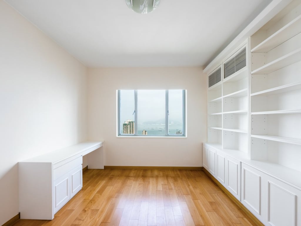 https://img.propertyraptor.com/cdn-cgi/imagedelivery/KD5bF_AFL0JDTbKLWF7z9g/ap8/ap8_001/hornet/prp/img/5df1e968d4400c29ab383ed8d4de20d6.jpg/public