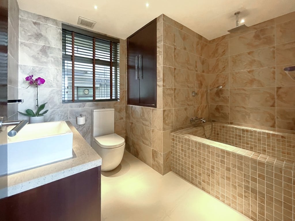 https://img.propertyraptor.com/cdn-cgi/imagedelivery/KD5bF_AFL0JDTbKLWF7z9g/ap8/ap8_001/hornet/prp/img/5df3e04a6abee2259f453ab771440446-wtm.jpg/public