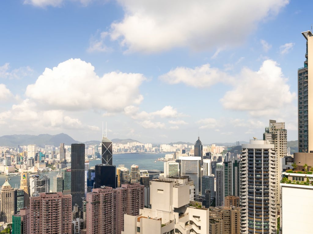 https://img.propertyraptor.com/cdn-cgi/imagedelivery/KD5bF_AFL0JDTbKLWF7z9g/ap8/ap8_001/hornet/prp/img/5e42c6a48f3785a1526638734bc99d7f.jpg/public
