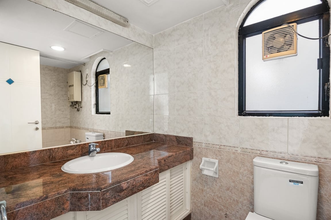 https://img.propertyraptor.com/cdn-cgi/imagedelivery/KD5bF_AFL0JDTbKLWF7z9g/ap8/ap8_001/hornet/prp/img/5e9103260a17b85c9aff4bd660ac99bf-wtm.jpg/public