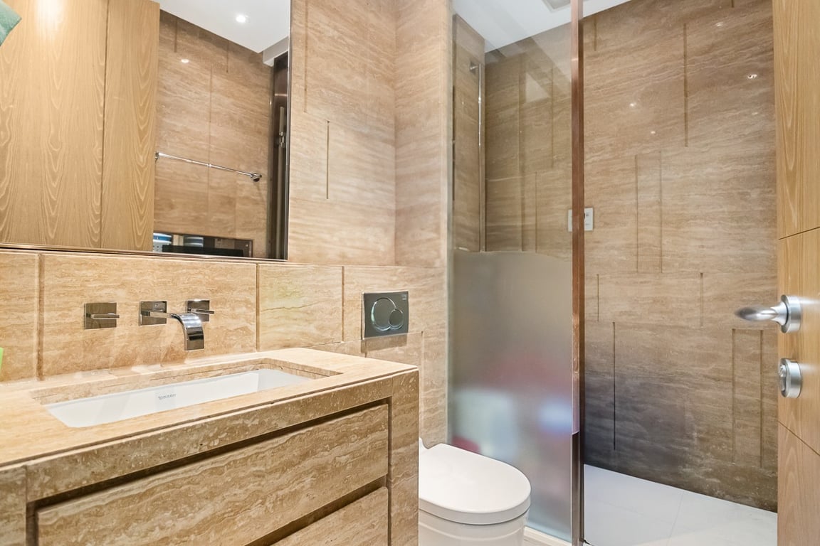 https://img.propertyraptor.com/cdn-cgi/imagedelivery/KD5bF_AFL0JDTbKLWF7z9g/ap8/ap8_001/hornet/prp/img/5ea91f8a6321a4c368ace2a2ee2cb5ea-wtm.jpg/public