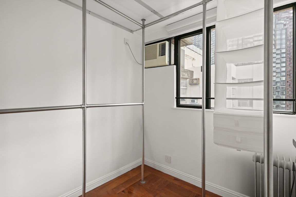 https://img.propertyraptor.com/cdn-cgi/imagedelivery/KD5bF_AFL0JDTbKLWF7z9g/ap8/ap8_001/hornet/prp/img/5eb65635687da104e9d26725cb5d2c49-wtm.jpg/public