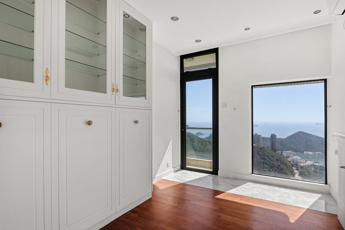 https://img.propertyraptor.com/cdn-cgi/imagedelivery/KD5bF_AFL0JDTbKLWF7z9g/ap8/ap8_001/hornet/prp/img/5ebbe31d71e20fa6c12f3a2cdcf8ef97-wtm.jpg/public