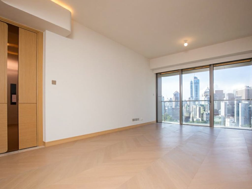 https://img.propertyraptor.com/cdn-cgi/imagedelivery/KD5bF_AFL0JDTbKLWF7z9g/ap8/ap8_001/hornet/prp/img/5ec44face8276f996de0a19666ebd97d.jpg/public