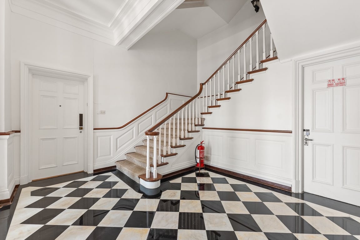 https://img.propertyraptor.com/cdn-cgi/imagedelivery/KD5bF_AFL0JDTbKLWF7z9g/ap8/ap8_001/hornet/prp/img/5ec62c5c1869252080bd4246b0ec908e-wtm.jpg/public