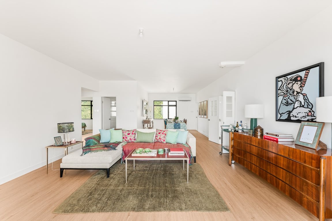 Repulse Bay Apartments