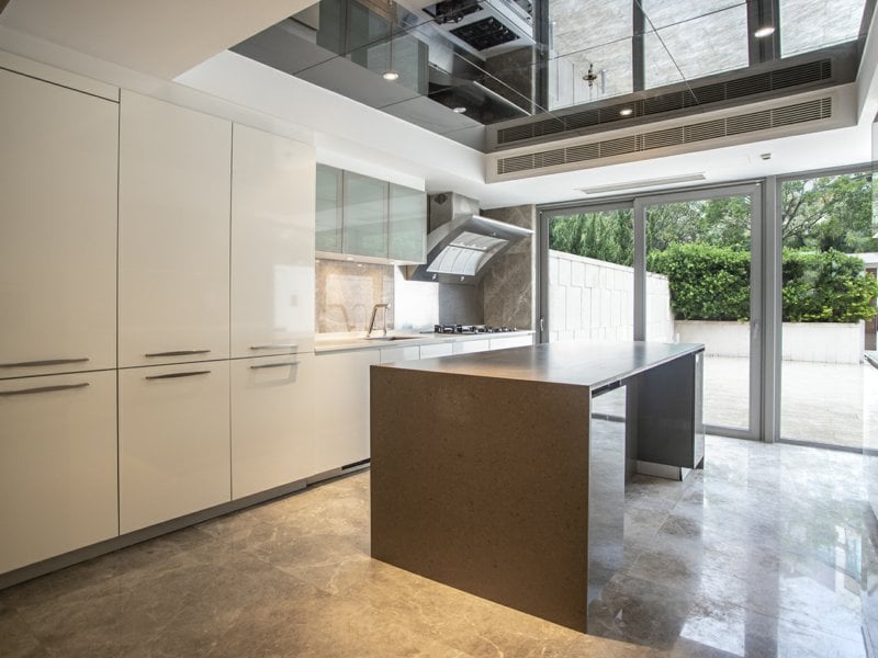 https://img.propertyraptor.com/cdn-cgi/imagedelivery/KD5bF_AFL0JDTbKLWF7z9g/ap8/ap8_001/hornet/prp/img/5f1d4c8c5021bcffa3cdf516a29b4b3d.jpg/public
