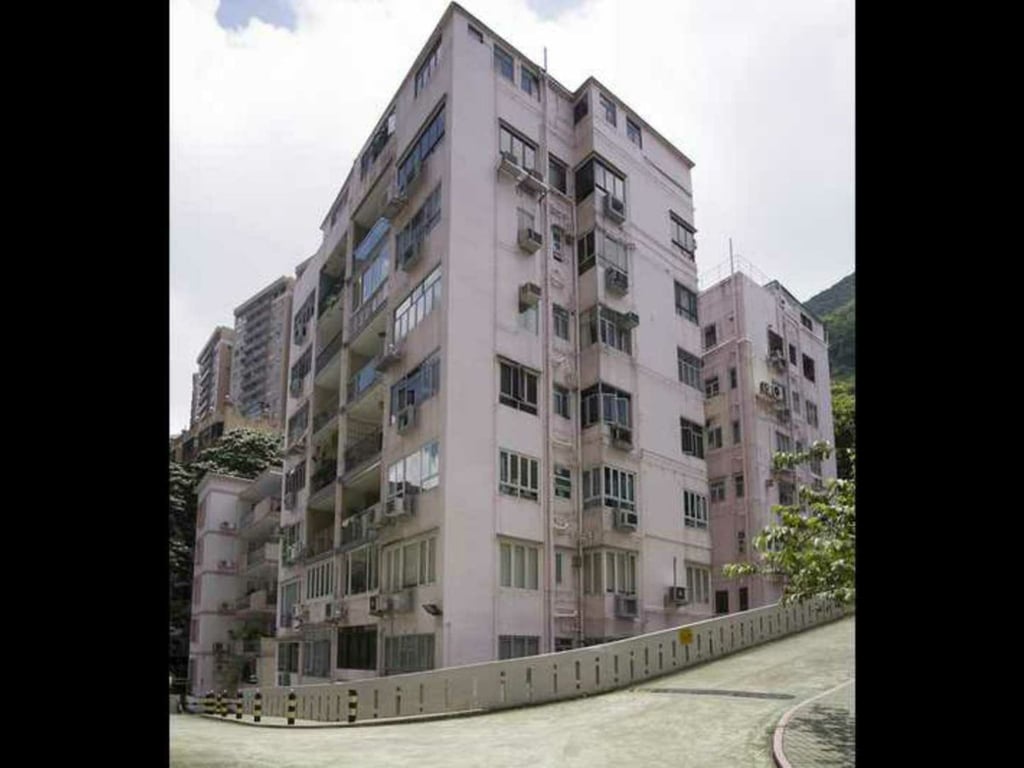https://img.propertyraptor.com/cdn-cgi/imagedelivery/KD5bF_AFL0JDTbKLWF7z9g/ap8/ap8_001/hornet/prp/img/5f27da2b1e9da2d65915627e08bf2245.jpg/public