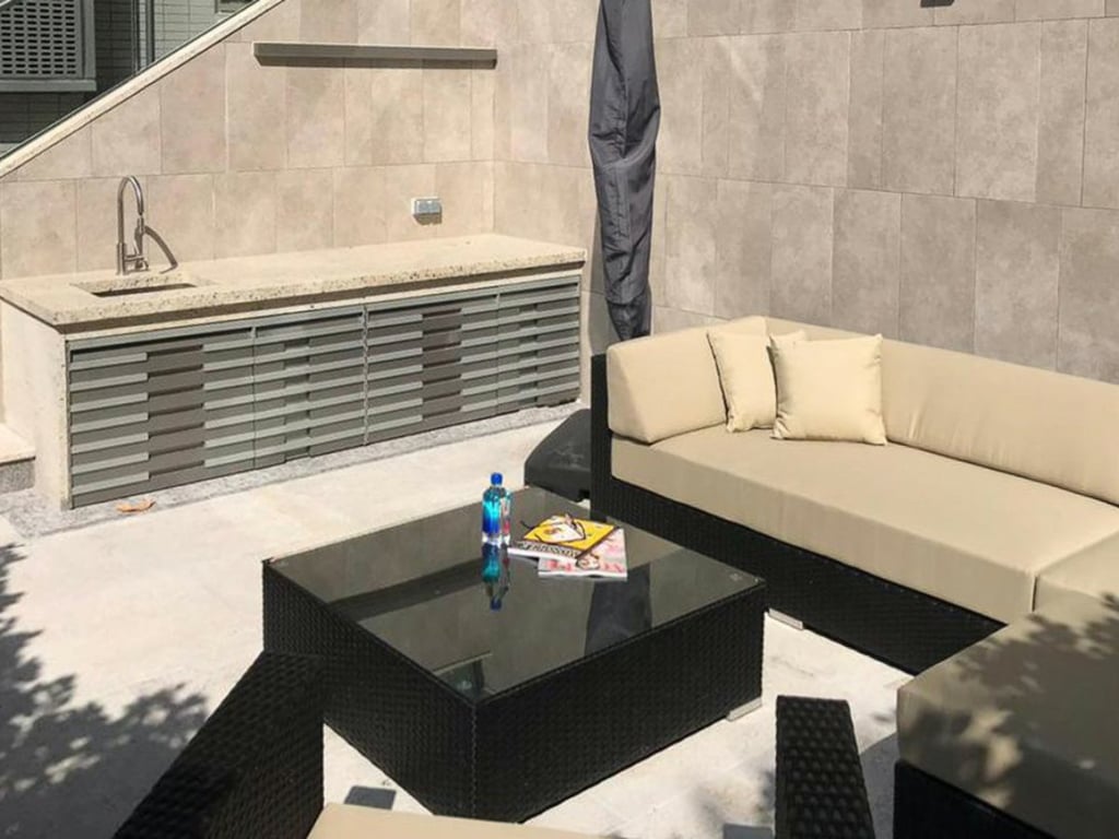 https://img.propertyraptor.com/cdn-cgi/imagedelivery/KD5bF_AFL0JDTbKLWF7z9g/ap8/ap8_001/hornet/prp/img/5f37d791ee7474ed4b1beb58d0c6b836.jpg/public
