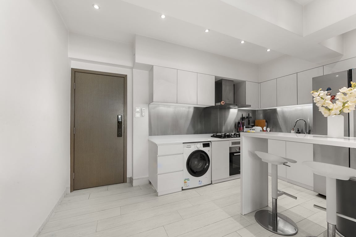 https://img.propertyraptor.com/cdn-cgi/imagedelivery/KD5bF_AFL0JDTbKLWF7z9g/ap8/ap8_001/hornet/prp/img/5f3d7d8b3ac1c5ed6e4879545de3d177-wtm.jpg/public