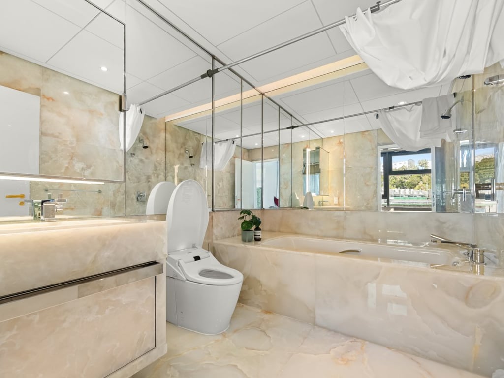 https://img.propertyraptor.com/cdn-cgi/imagedelivery/KD5bF_AFL0JDTbKLWF7z9g/ap8/ap8_001/hornet/prp/img/5f44cdd1ebae1a07f7dc5aac5c354c6e.jpg/public