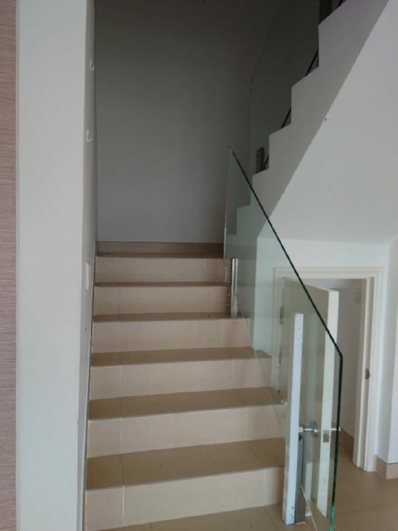 https://img.propertyraptor.com/cdn-cgi/imagedelivery/KD5bF_AFL0JDTbKLWF7z9g/ap8/ap8_001/hornet/prp/img/5f75c9c59bb5b2e620bc3d5dc0e8840a.jpg/public