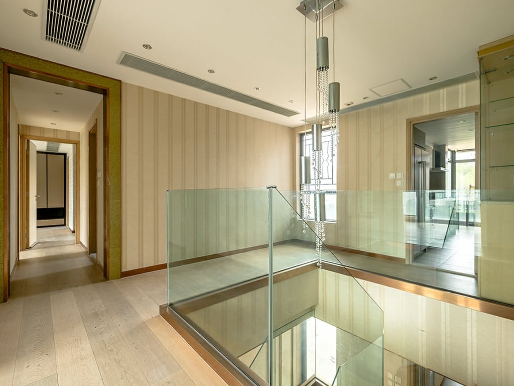https://img.propertyraptor.com/cdn-cgi/imagedelivery/KD5bF_AFL0JDTbKLWF7z9g/ap8/ap8_001/hornet/prp/img/5f938e0262e9810df003b06830a5b15f.jpg/public