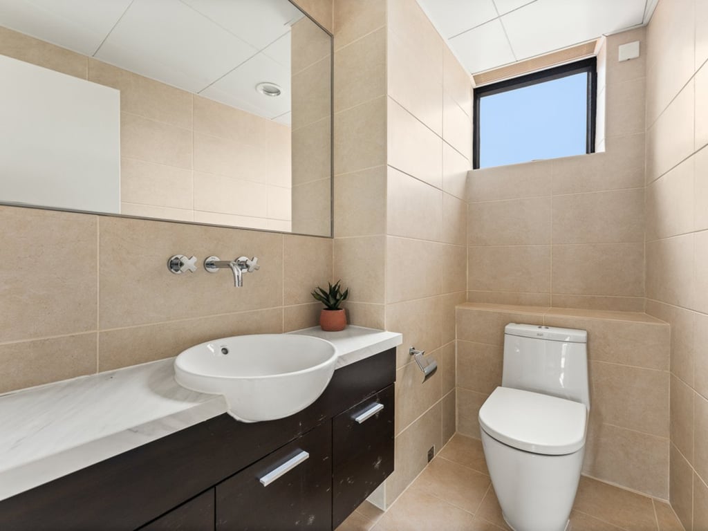https://img.propertyraptor.com/cdn-cgi/imagedelivery/KD5bF_AFL0JDTbKLWF7z9g/ap8/ap8_001/hornet/prp/img/60137483ad2923402bff19a00ad6ffa2.jpg/public