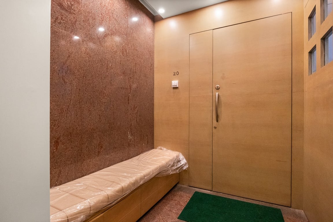 https://img.propertyraptor.com/cdn-cgi/imagedelivery/KD5bF_AFL0JDTbKLWF7z9g/ap8/ap8_001/hornet/prp/img/6040f62788f15055e4f7e05455bfed5d-wtm.jpg/public