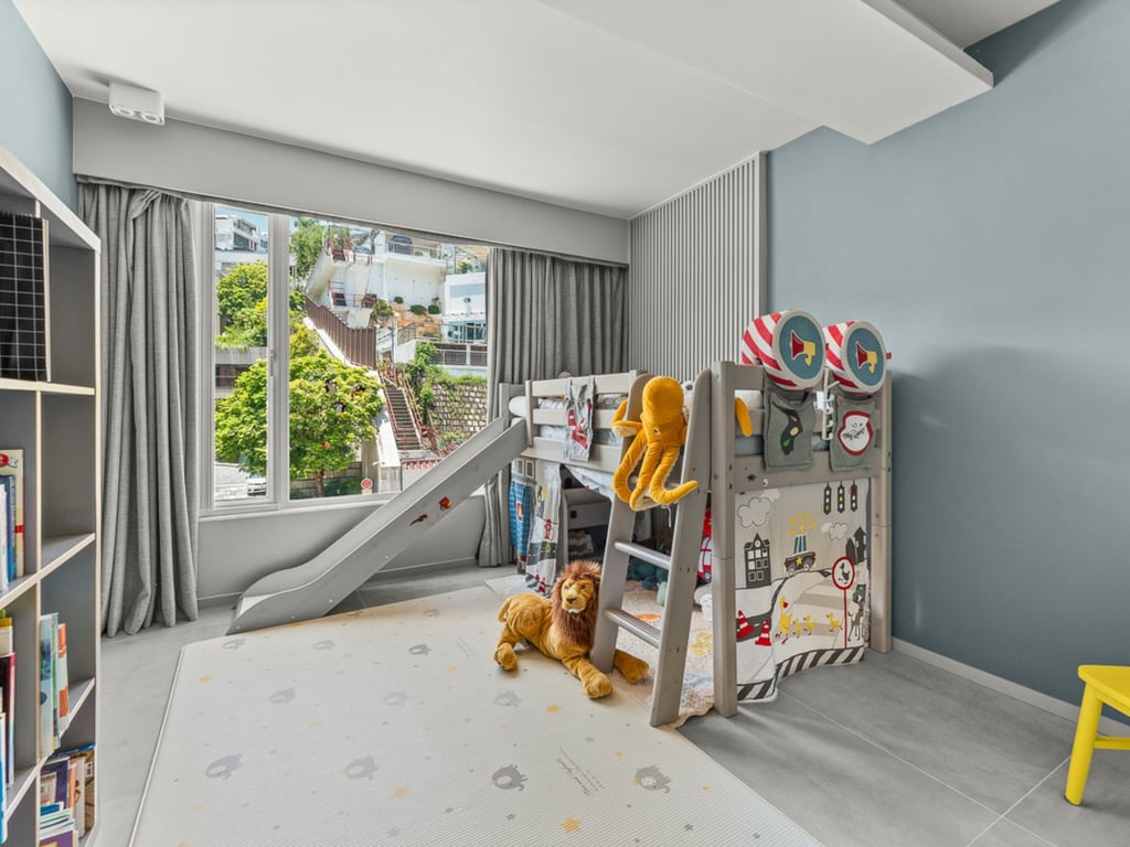 https://img.propertyraptor.com/cdn-cgi/imagedelivery/KD5bF_AFL0JDTbKLWF7z9g/ap8/ap8_001/hornet/prp/img/60649920db2cfb99cce46afb91285b59.jpg/public