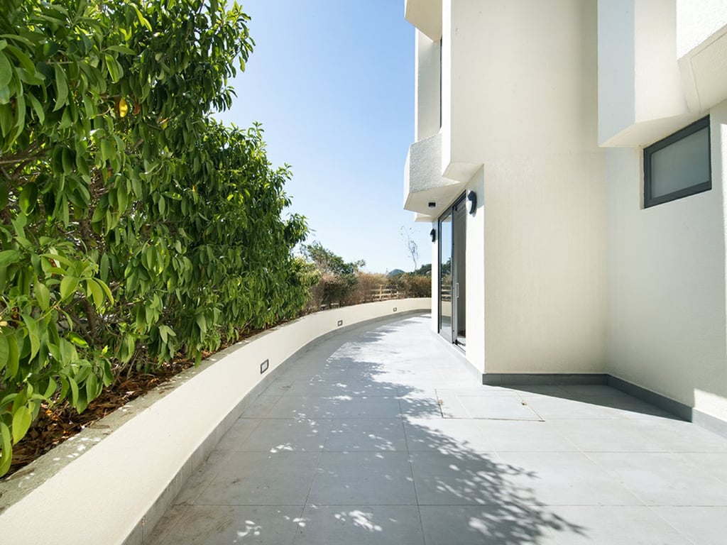 https://img.propertyraptor.com/cdn-cgi/imagedelivery/KD5bF_AFL0JDTbKLWF7z9g/ap8/ap8_001/hornet/prp/img/606d2678106991091441625213fae41b.jpg/public