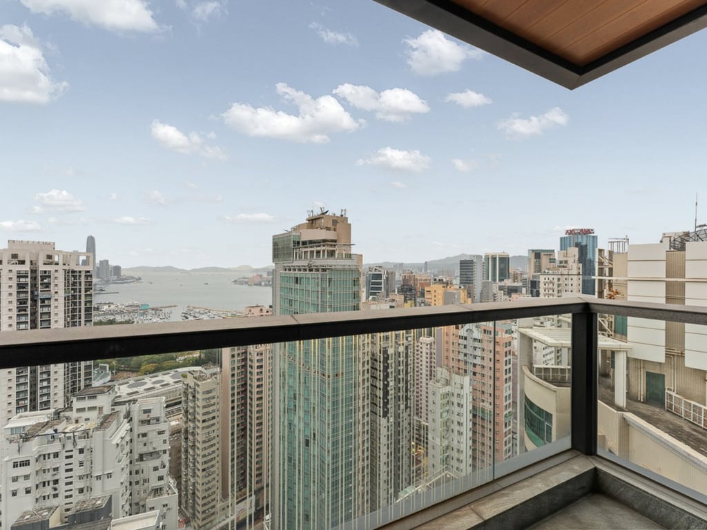 https://img.propertyraptor.com/cdn-cgi/imagedelivery/KD5bF_AFL0JDTbKLWF7z9g/ap8/ap8_001/hornet/prp/img/607d73f6d4662991ddfd5a18d822861f.jpg/public