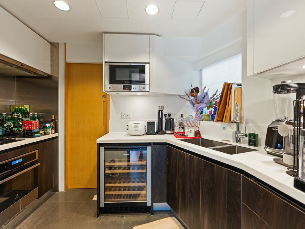 https://img.propertyraptor.com/cdn-cgi/imagedelivery/KD5bF_AFL0JDTbKLWF7z9g/ap8/ap8_001/hornet/prp/img/60a1c1e75451eec8db76068c5022080c-wtm.jpg/public