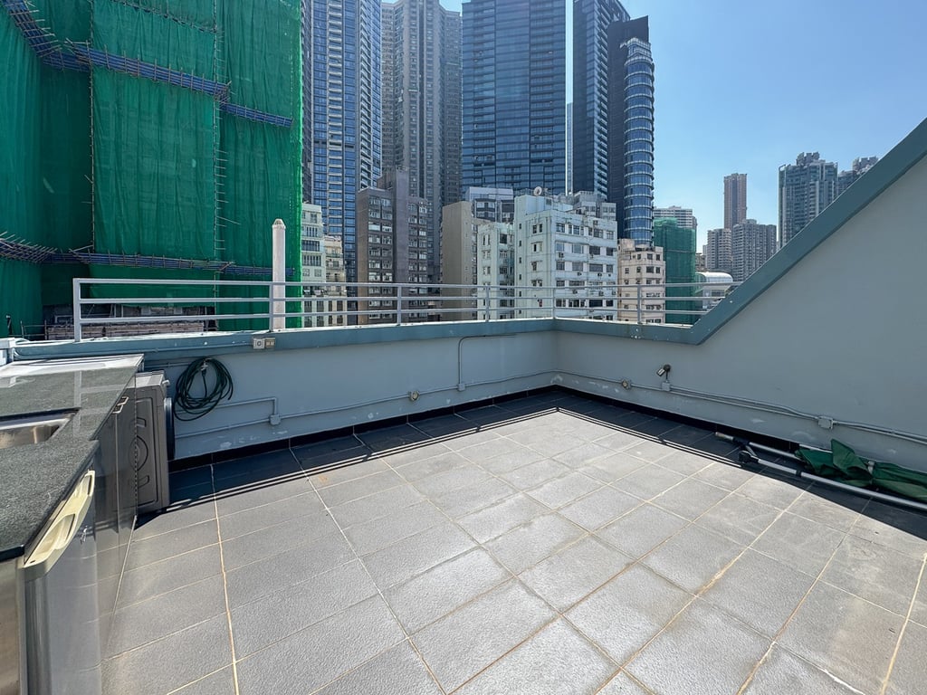 https://img.propertyraptor.com/cdn-cgi/imagedelivery/KD5bF_AFL0JDTbKLWF7z9g/ap8/ap8_001/hornet/prp/img/60aa76936d1d10a8371129f04f81690d-wtm.jpg/public
