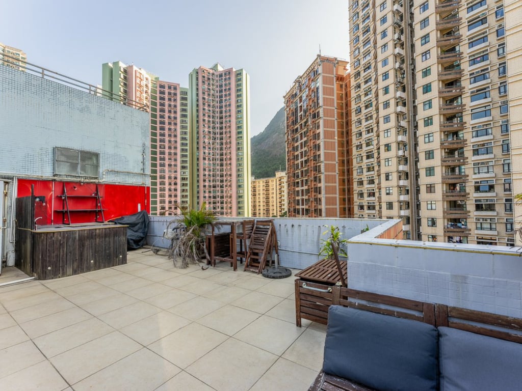 https://img.propertyraptor.com/cdn-cgi/imagedelivery/KD5bF_AFL0JDTbKLWF7z9g/ap8/ap8_001/hornet/prp/img/60c3b24704b170c5e257c3eb45a69eac.jpg/public