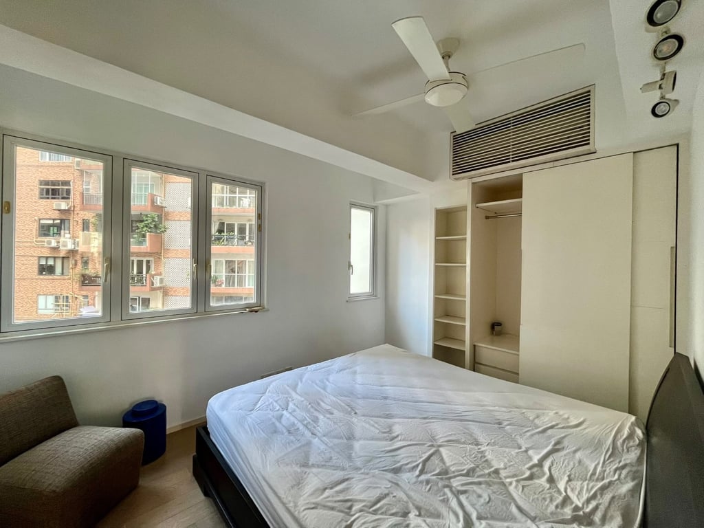 https://img.propertyraptor.com/cdn-cgi/imagedelivery/KD5bF_AFL0JDTbKLWF7z9g/ap8/ap8_001/hornet/prp/img/60e4ee8ba2e43256958cb58a9b02951f-wtm.jpg/public
