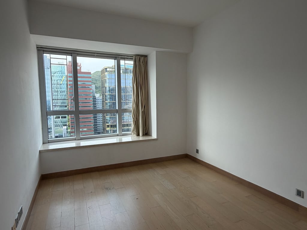 https://img.propertyraptor.com/cdn-cgi/imagedelivery/KD5bF_AFL0JDTbKLWF7z9g/ap8/ap8_001/hornet/prp/img/60ed9faed71bda3016452544fe7c6c7e-wtm.jpg/public