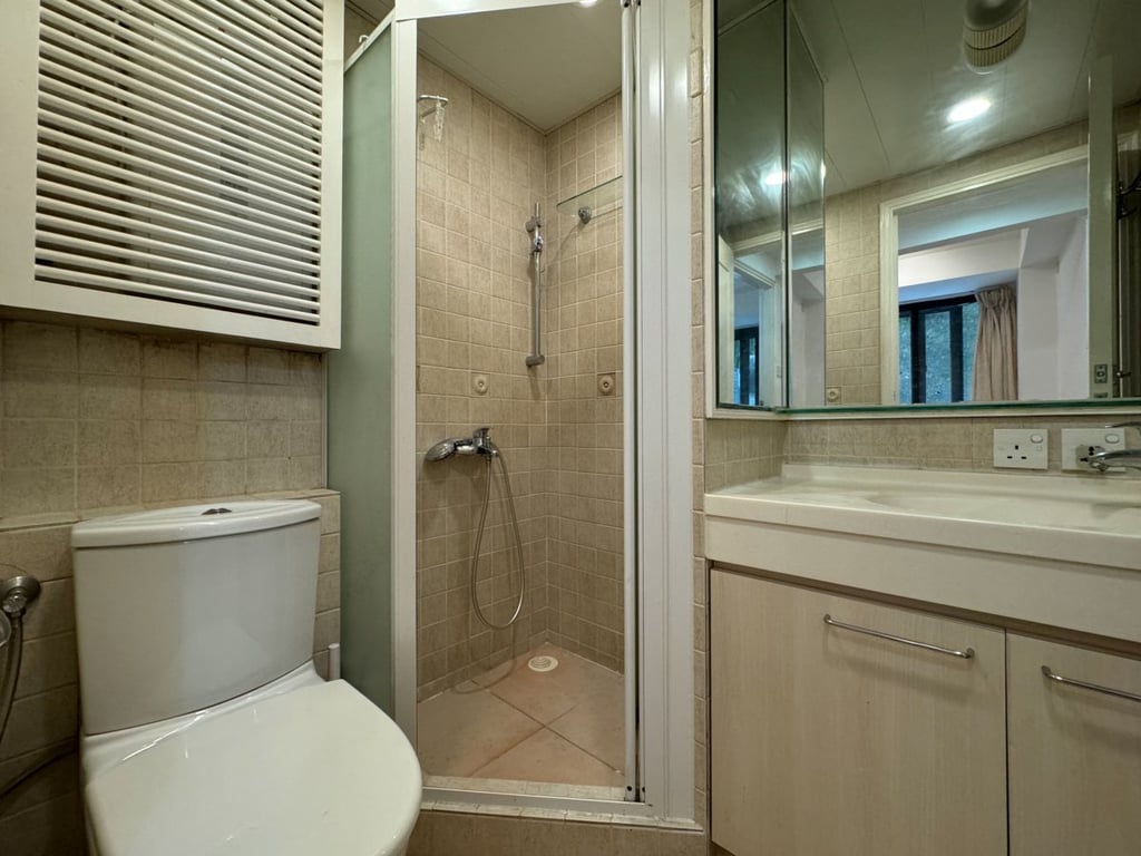https://img.propertyraptor.com/cdn-cgi/imagedelivery/KD5bF_AFL0JDTbKLWF7z9g/ap8/ap8_001/hornet/prp/img/60f1e4ec924706e8febe20e1d673fc3f.jpg/public