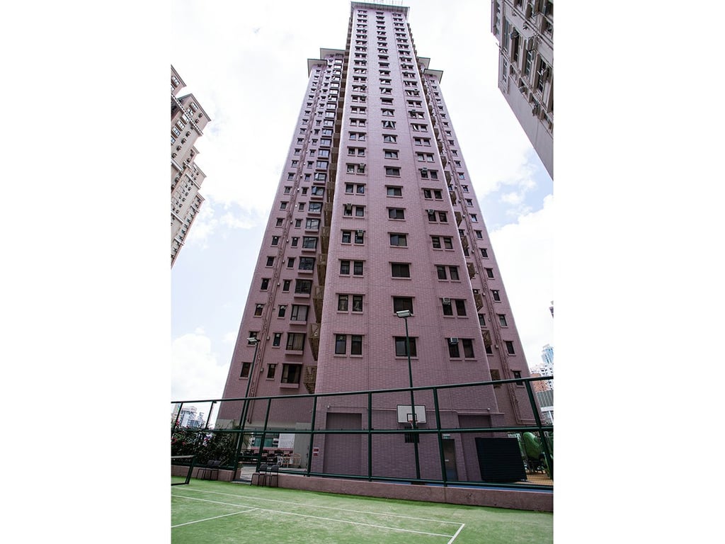 https://img.propertyraptor.com/cdn-cgi/imagedelivery/KD5bF_AFL0JDTbKLWF7z9g/ap8/ap8_001/hornet/prp/img/60f1e645cc1abe0b466fcb0f6715e8ed.jpg/public